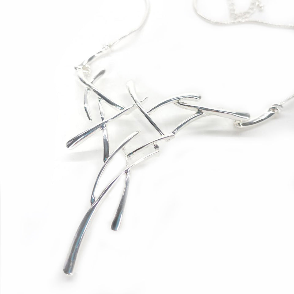 NECKLACE CRISS CROSS SILVER