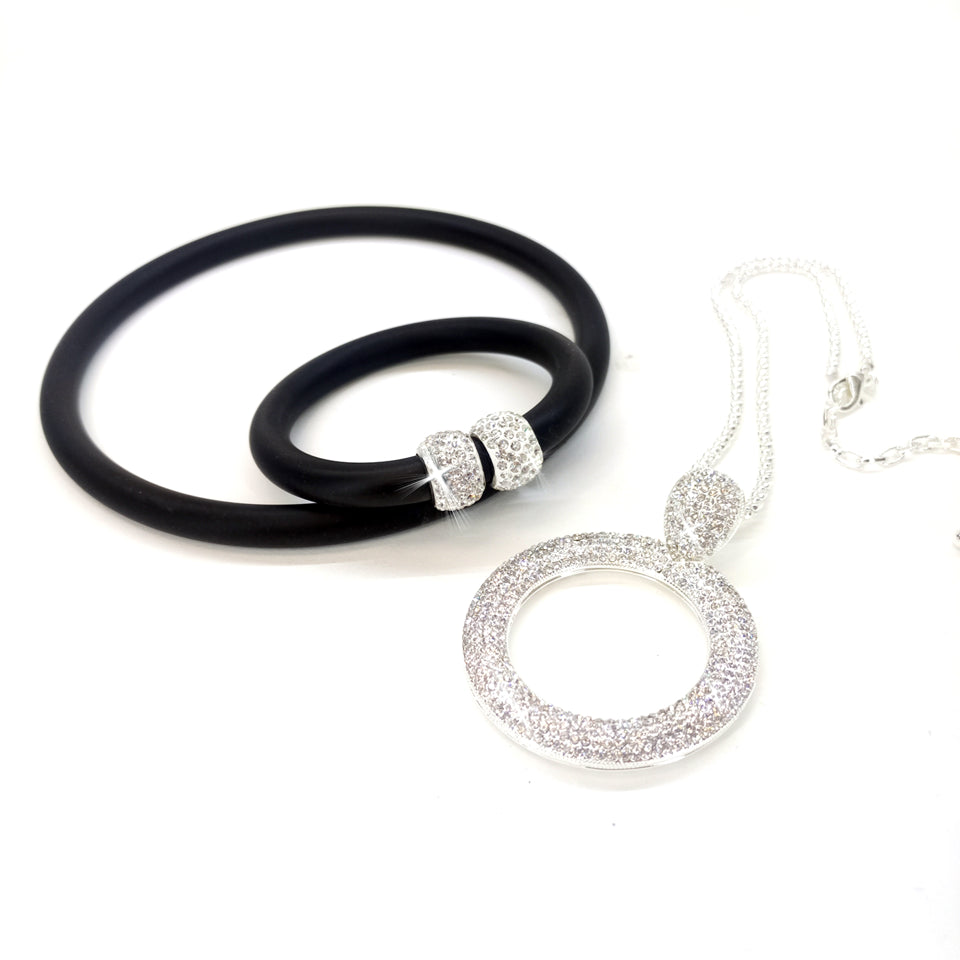 NECKLACE FROSTED HALO A VERSATILE STATEMENT BLACK