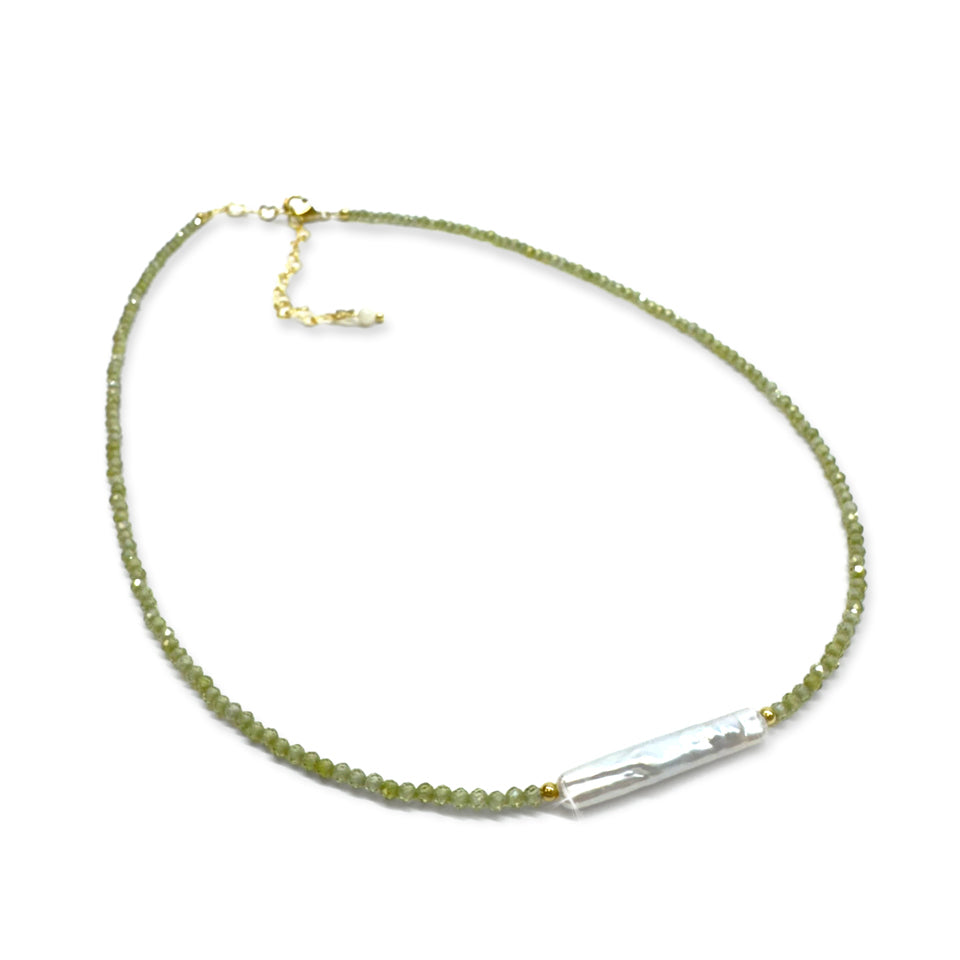 NECKLACE SAGE SHELL PEARL LIGHT GREEN